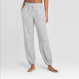 Colsie Leopard Animal Print Gray Sweatpants Jogger - Size Small